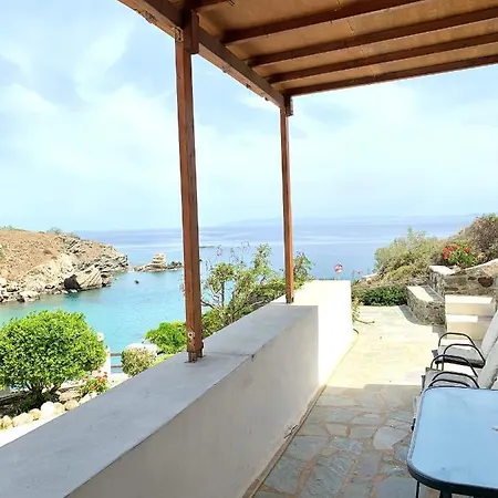 Demetra Waterfront House-authentic Syros, By Elefthia Syros 度假居 Mégas Yialós-Nítes