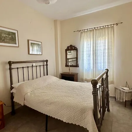 Demetra Waterfront House-Authentic Syros, By Elefthia Syros * Mégas Yialós-Nítes