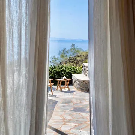 Demetra Waterfront House-authentic Syros, By Elefthia Syros Tatil Evi *
