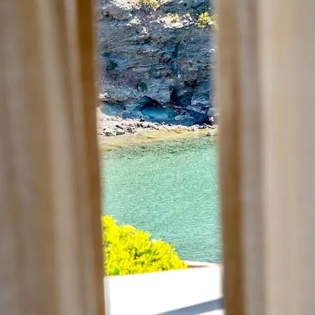 Tatil Evi Demetra Waterfront House-authentic Syros, By Elefthia Syros